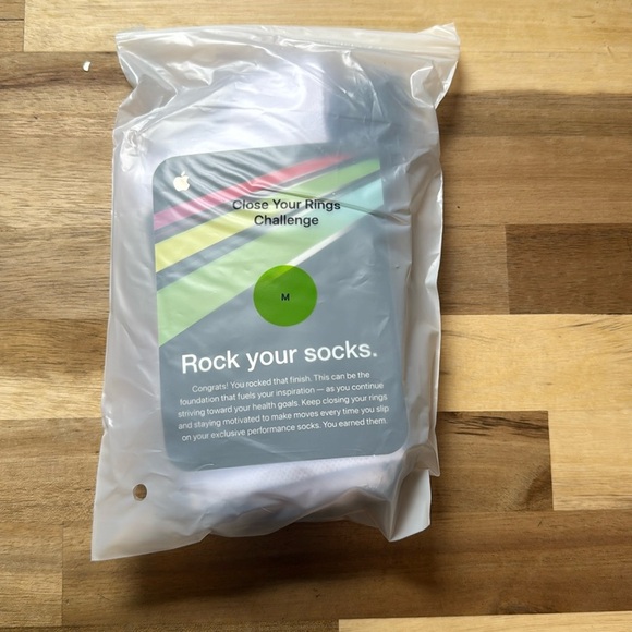 [Apple] NWT Employee 2024 Close Your Rings Challenge 2 pair socks US Medium - Picture 1 of 3